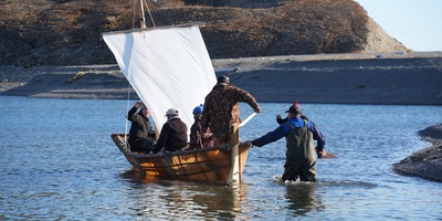 Человек и лодка