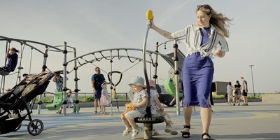 Мама впервые