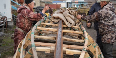 Человек и лодка