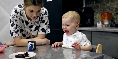 Мама впервые