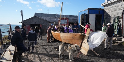 Человек и лодка