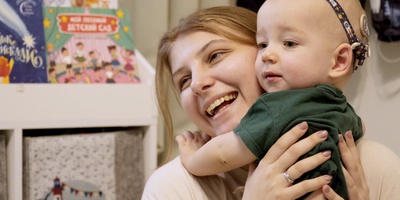 Мама впервые